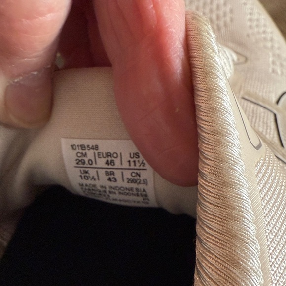 Asics Gel-Kayano 30 White and Gray Sneakers - Picture 3 of 7